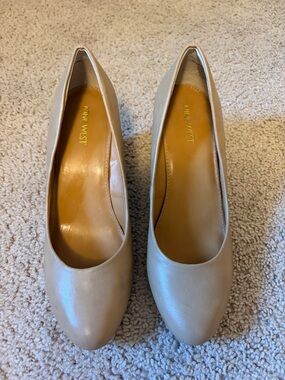 Nine West Beige Leather Round-Toe Pumps